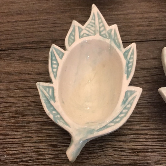 Individual deviled egg cup set of 4 vintage ceramic leaf design EUC unique - Picture 2 of 8